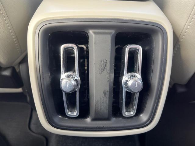 XC40 ウルトラ B4 AWD 認定中古車 AWD 白革シート harman&kardon インテリセーフ 360°ビューカメラ レーダークルーズ 純正9インチナビ 禁煙車 シートヒーター (メモリー機能付)パワーシート(33枚目)