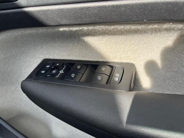 XC40 ウルトラ B4 AWD 認定中古車 AWD 白革シート harman&kardon インテリセーフ 360°ビューカメラ レーダークルーズ 純正9インチナビ 禁煙車 シートヒーター (メモリー機能付)パワーシート(39枚目)