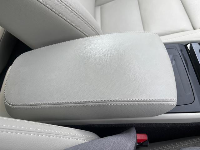 XC40 ウルトラ B4 AWD 認定中古車 AWD 白革シート harman&kardon インテリセーフ 360°ビューカメラ レーダークルーズ 純正9インチナビ 禁煙車 シートヒーター (メモリー機能付)パワーシート(70枚目)