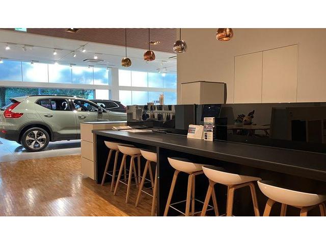 XC40 ウルトラ B4 AWD 認定中古車 AWD 白革シート harman&kardon インテリセーフ 360°ビューカメラ レーダークルーズ 純正9インチナビ 禁煙車 シートヒーター (メモリー機能付)パワーシート(80枚目)