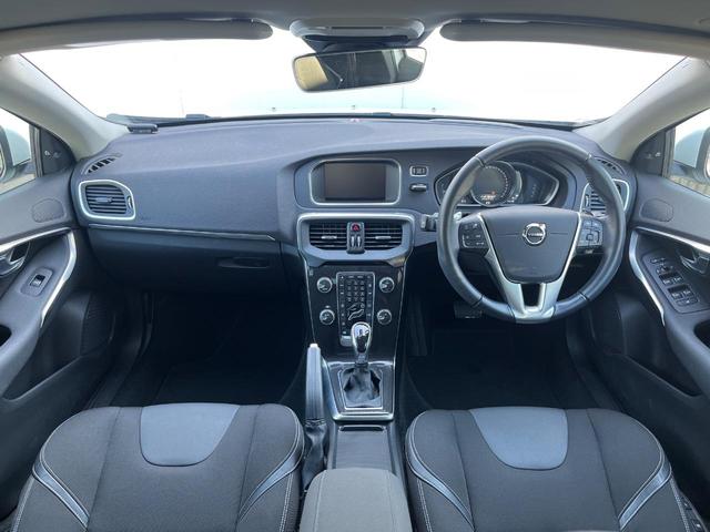 Ｖ４０ Ｄ４　モメンタム　純正ナビ　アダプティブクルーズコントロール　バックカメラ　パワーシート　純正革巻きステアリング　ステアリングスイッチ　禁煙車　純正１７インチアルミホイール　インテリセーフ　ＥＴＣ（2枚目）