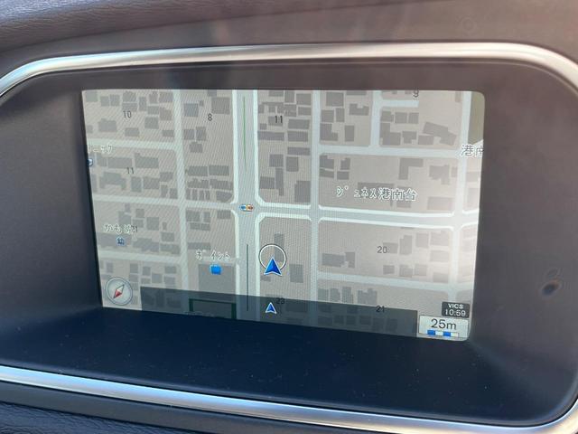 Ｖ４０ Ｄ４　モメンタム　純正ナビ　アダプティブクルーズコントロール　バックカメラ　パワーシート　純正革巻きステアリング　ステアリングスイッチ　禁煙車　純正１７インチアルミホイール　インテリセーフ　ＥＴＣ（5枚目）