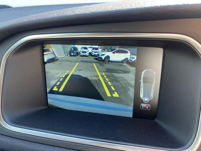 Ｖ４０ Ｄ４　モメンタム　純正ナビ　アダプティブクルーズコントロール　バックカメラ　パワーシート　純正革巻きステアリング　ステアリングスイッチ　禁煙車　純正１７インチアルミホイール　インテリセーフ　ＥＴＣ（6枚目）