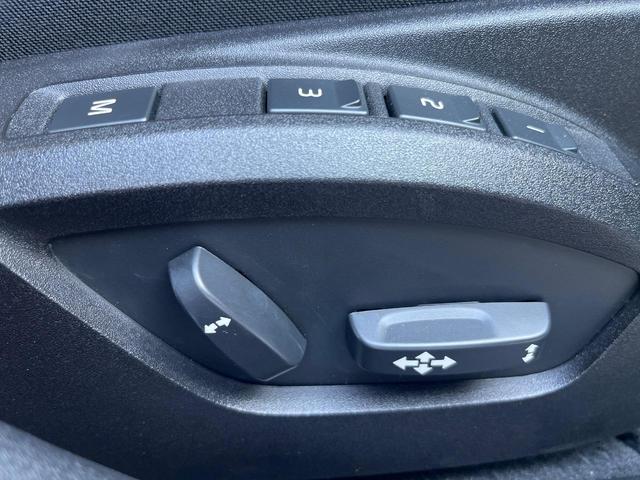 Ｖ４０ Ｄ４　モメンタム　純正ナビ　アダプティブクルーズコントロール　バックカメラ　パワーシート　純正革巻きステアリング　ステアリングスイッチ　禁煙車　純正１７インチアルミホイール　インテリセーフ　ＥＴＣ（7枚目）