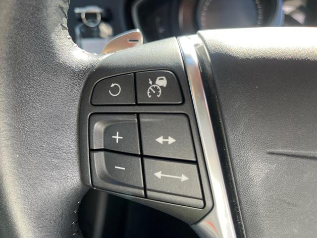 Ｖ４０ Ｄ４　モメンタム　純正ナビ　アダプティブクルーズコントロール　バックカメラ　パワーシート　純正革巻きステアリング　ステアリングスイッチ　禁煙車　純正１７インチアルミホイール　インテリセーフ　ＥＴＣ（8枚目）