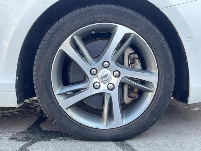 Ｖ４０ Ｄ４　モメンタム　純正ナビ　アダプティブクルーズコントロール　バックカメラ　パワーシート　純正革巻きステアリング　ステアリングスイッチ　禁煙車　純正１７インチアルミホイール　インテリセーフ　ＥＴＣ（13枚目）