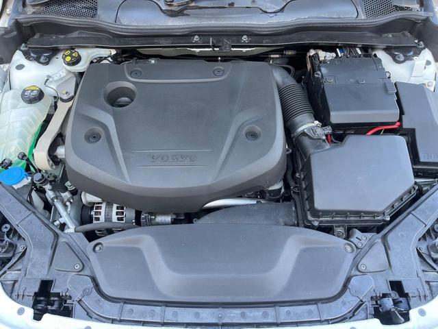 Ｖ４０ Ｄ４　モメンタム　純正ナビ　アダプティブクルーズコントロール　バックカメラ　パワーシート　純正革巻きステアリング　ステアリングスイッチ　禁煙車　純正１７インチアルミホイール　インテリセーフ　ＥＴＣ（14枚目）