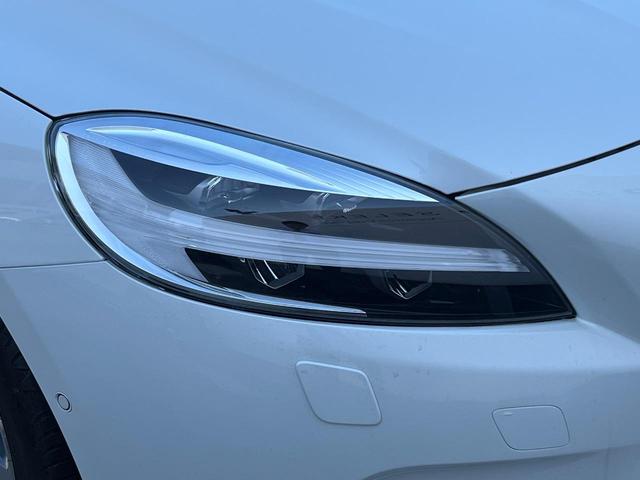 Ｖ４０ Ｄ４　モメンタム　純正ナビ　アダプティブクルーズコントロール　バックカメラ　パワーシート　純正革巻きステアリング　ステアリングスイッチ　禁煙車　純正１７インチアルミホイール　インテリセーフ　ＥＴＣ（15枚目）