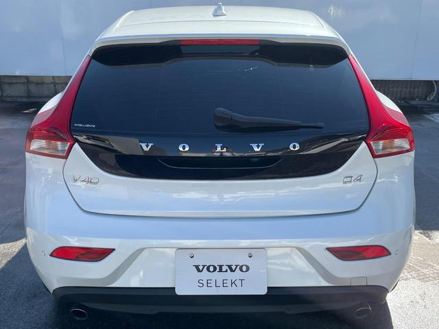 Ｖ４０ Ｄ４　モメンタム　純正ナビ　アダプティブクルーズコントロール　バックカメラ　パワーシート　純正革巻きステアリング　ステアリングスイッチ　禁煙車　純正１７インチアルミホイール　インテリセーフ　ＥＴＣ（17枚目）