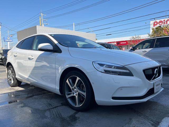 Ｖ４０ Ｄ４　モメンタム　純正ナビ　アダプティブクルーズコントロール　バックカメラ　パワーシート　純正革巻きステアリング　ステアリングスイッチ　禁煙車　純正１７インチアルミホイール　インテリセーフ　ＥＴＣ（22枚目）