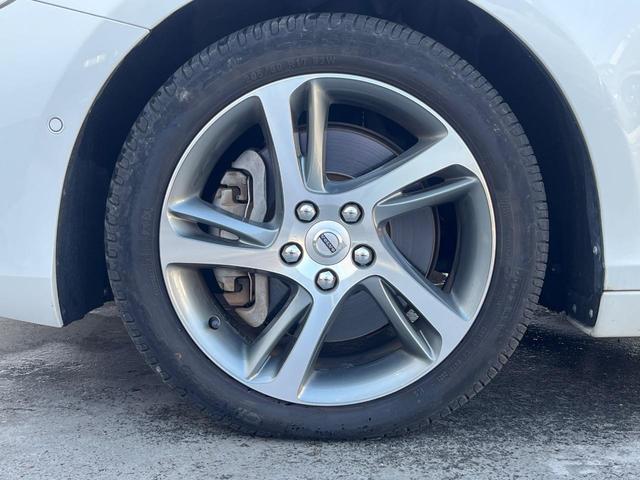 Ｖ４０ Ｄ４　モメンタム　純正ナビ　アダプティブクルーズコントロール　バックカメラ　パワーシート　純正革巻きステアリング　ステアリングスイッチ　禁煙車　純正１７インチアルミホイール　インテリセーフ　ＥＴＣ（24枚目）