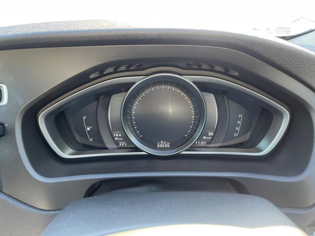 Ｖ４０ Ｄ４　モメンタム　純正ナビ　アダプティブクルーズコントロール　バックカメラ　パワーシート　純正革巻きステアリング　ステアリングスイッチ　禁煙車　純正１７インチアルミホイール　インテリセーフ　ＥＴＣ（29枚目）