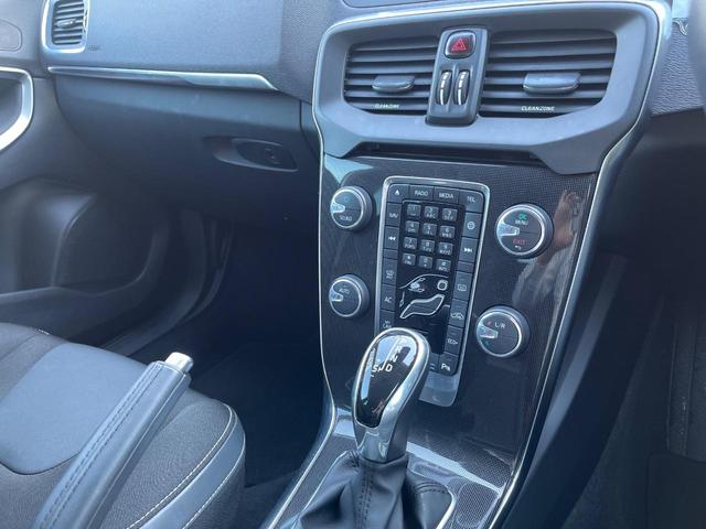 Ｖ４０ Ｄ４　モメンタム　純正ナビ　アダプティブクルーズコントロール　バックカメラ　パワーシート　純正革巻きステアリング　ステアリングスイッチ　禁煙車　純正１７インチアルミホイール　インテリセーフ　ＥＴＣ（42枚目）