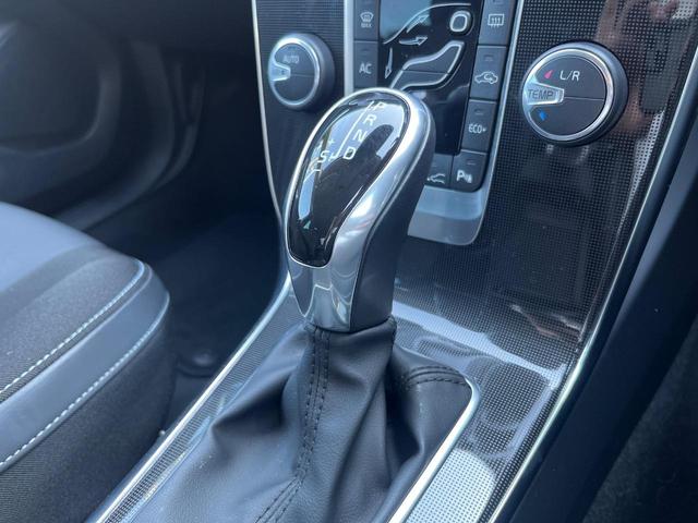 Ｖ４０ Ｄ４　モメンタム　純正ナビ　アダプティブクルーズコントロール　バックカメラ　パワーシート　純正革巻きステアリング　ステアリングスイッチ　禁煙車　純正１７インチアルミホイール　インテリセーフ　ＥＴＣ（43枚目）