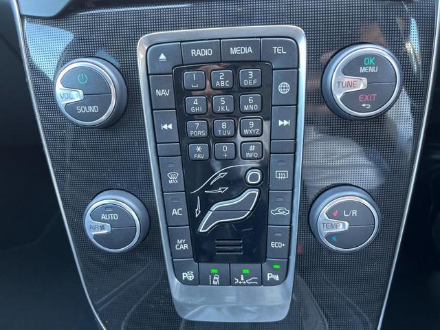 Ｖ４０ Ｄ４　モメンタム　純正ナビ　アダプティブクルーズコントロール　バックカメラ　パワーシート　純正革巻きステアリング　ステアリングスイッチ　禁煙車　純正１７インチアルミホイール　インテリセーフ　ＥＴＣ（44枚目）