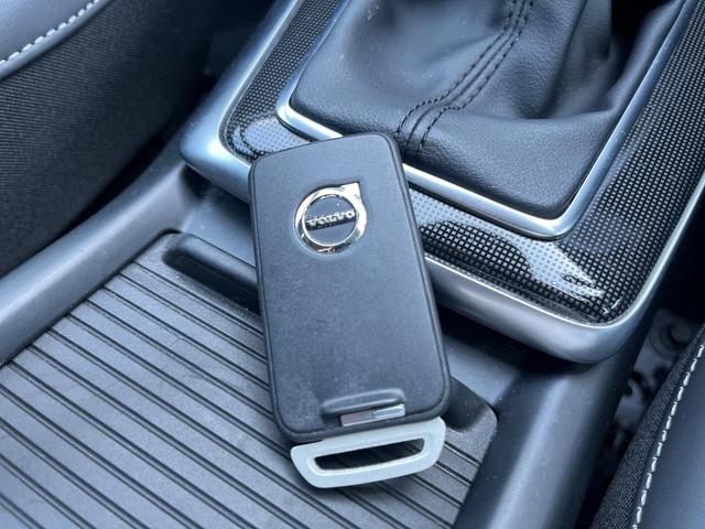 Ｖ４０ Ｄ４　モメンタム　純正ナビ　アダプティブクルーズコントロール　バックカメラ　パワーシート　純正革巻きステアリング　ステアリングスイッチ　禁煙車　純正１７インチアルミホイール　インテリセーフ　ＥＴＣ（45枚目）