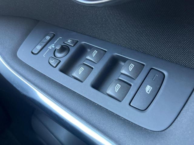 Ｖ４０ Ｄ４　モメンタム　純正ナビ　アダプティブクルーズコントロール　バックカメラ　パワーシート　純正革巻きステアリング　ステアリングスイッチ　禁煙車　純正１７インチアルミホイール　インテリセーフ　ＥＴＣ（48枚目）