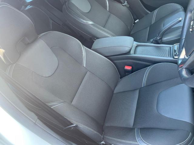 Ｖ４０ Ｄ４　モメンタム　純正ナビ　アダプティブクルーズコントロール　バックカメラ　パワーシート　純正革巻きステアリング　ステアリングスイッチ　禁煙車　純正１７インチアルミホイール　インテリセーフ　ＥＴＣ（51枚目）