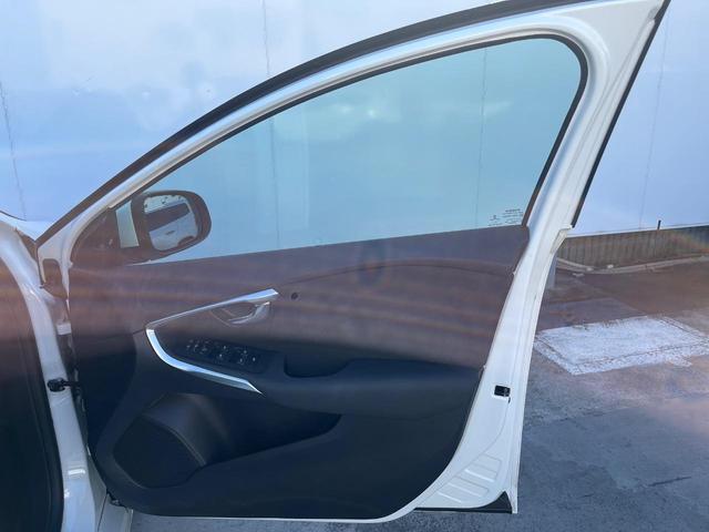 Ｖ４０ Ｄ４　モメンタム　純正ナビ　アダプティブクルーズコントロール　バックカメラ　パワーシート　純正革巻きステアリング　ステアリングスイッチ　禁煙車　純正１７インチアルミホイール　インテリセーフ　ＥＴＣ（52枚目）