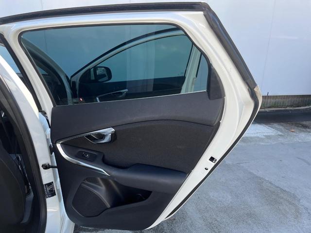 Ｖ４０ Ｄ４　モメンタム　純正ナビ　アダプティブクルーズコントロール　バックカメラ　パワーシート　純正革巻きステアリング　ステアリングスイッチ　禁煙車　純正１７インチアルミホイール　インテリセーフ　ＥＴＣ（53枚目）