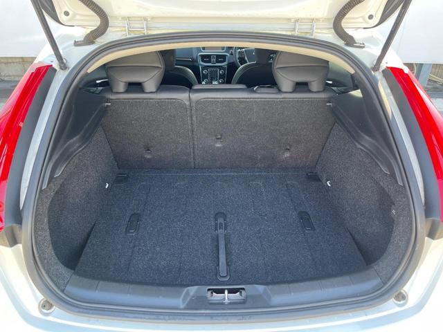 Ｖ４０ Ｄ４　モメンタム　純正ナビ　アダプティブクルーズコントロール　バックカメラ　パワーシート　純正革巻きステアリング　ステアリングスイッチ　禁煙車　純正１７インチアルミホイール　インテリセーフ　ＥＴＣ（59枚目）