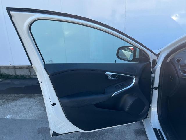Ｖ４０ Ｄ４　モメンタム　純正ナビ　アダプティブクルーズコントロール　バックカメラ　パワーシート　純正革巻きステアリング　ステアリングスイッチ　禁煙車　純正１７インチアルミホイール　インテリセーフ　ＥＴＣ（61枚目）