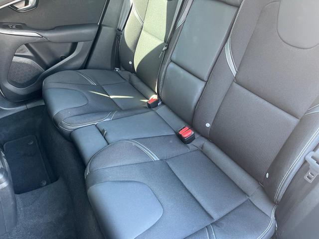 Ｖ４０ Ｄ４　モメンタム　純正ナビ　アダプティブクルーズコントロール　バックカメラ　パワーシート　純正革巻きステアリング　ステアリングスイッチ　禁煙車　純正１７インチアルミホイール　インテリセーフ　ＥＴＣ（70枚目）