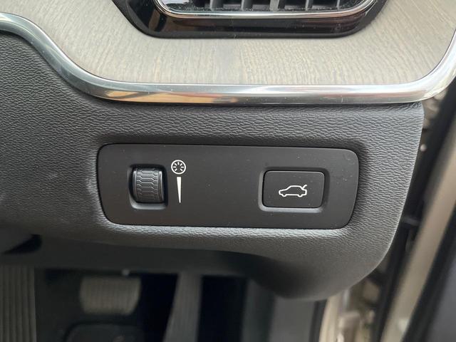 ＸＣ６０ Ｄ４　ＡＷＤ　インスクリプション　サンルーフ　ｈａｒｍａｎ／ｋａｒｄｏｎ　ファインナッパレザー　インテリセーフ　衝突被害軽減ブレーキ　シートヒーター　ベンチレーション　マッサージ機能付きシート　パワーシート　パワーバックドア　禁煙車（32枚目）