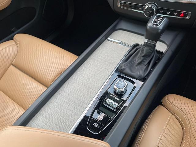 ＸＣ６０ Ｄ４　ＡＷＤ　インスクリプション　サンルーフ　ｈａｒｍａｎ／ｋａｒｄｏｎ　ファインナッパレザー　インテリセーフ　衝突被害軽減ブレーキ　シートヒーター　ベンチレーション　マッサージ機能付きシート　パワーシート　パワーバックドア　禁煙車（57枚目）