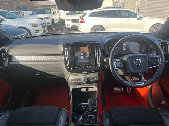 XC40 T4 AWD Rデザイン サンルーフ グレード専用シート インテリセーフ 衝突被害軽減ブレーキ シートヒーター パワーシート パワーバックドア LEDヘッドライト 360°ビューカメラ 禁煙車 レーダークルーズ(2枚目)