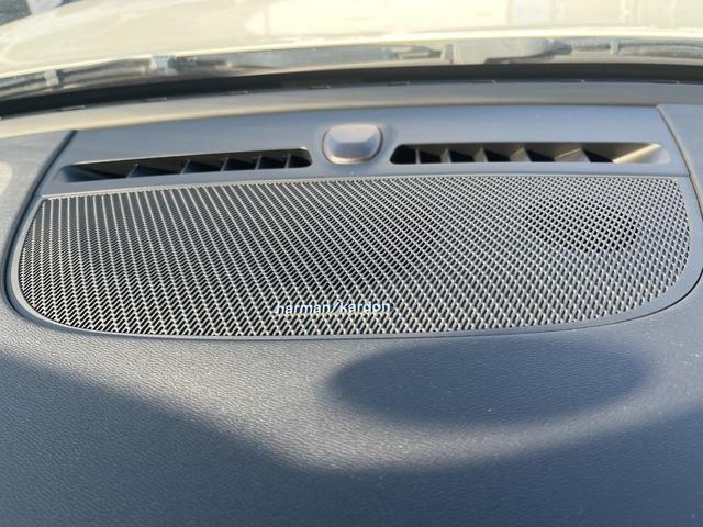 XC40 T4 AWD Rデザイン サンルーフ グレード専用シート インテリセーフ 衝突被害軽減ブレーキ シートヒーター パワーシート パワーバックドア LEDヘッドライト 360°ビューカメラ 禁煙車 レーダークルーズ(6枚目)