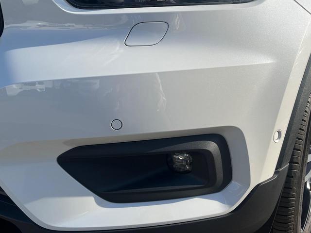 XC40 T4 AWD Rデザイン サンルーフ グレード専用シート インテリセーフ 衝突被害軽減ブレーキ シートヒーター パワーシート パワーバックドア LEDヘッドライト 360°ビューカメラ 禁煙車 レーダークルーズ(27枚目)