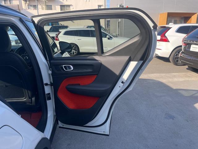 XC40 T4 AWD Rデザイン サンルーフ グレード専用シート インテリセーフ 衝突被害軽減ブレーキ シートヒーター パワーシート パワーバックドア LEDヘッドライト 360°ビューカメラ 禁煙車 レーダークルーズ(35枚目)