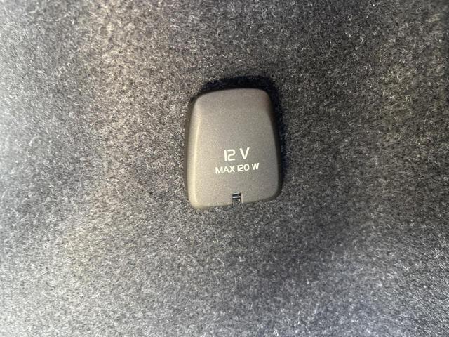 XC40 T4 AWD Rデザイン サンルーフ グレード専用シート インテリセーフ 衝突被害軽減ブレーキ シートヒーター パワーシート パワーバックドア LEDヘッドライト 360°ビューカメラ 禁煙車 レーダークルーズ(38枚目)