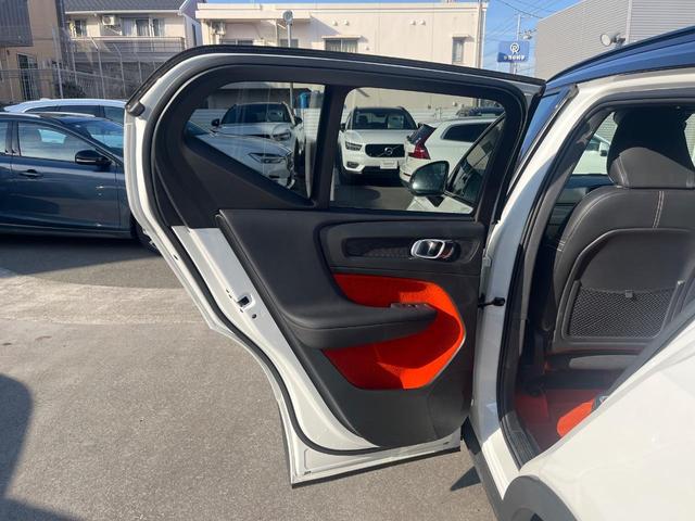 XC40 T4 AWD Rデザイン サンルーフ グレード専用シート インテリセーフ 衝突被害軽減ブレーキ シートヒーター パワーシート パワーバックドア LEDヘッドライト 360°ビューカメラ 禁煙車 レーダークルーズ(41枚目)