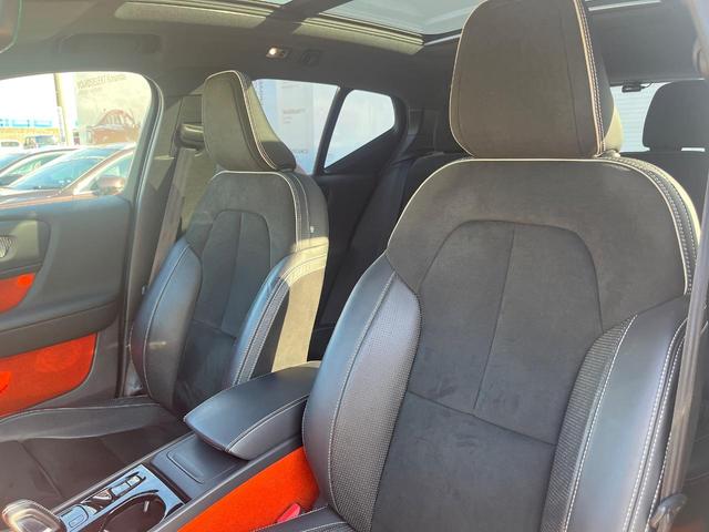 XC40 T4 AWD Rデザイン サンルーフ グレード専用シート インテリセーフ 衝突被害軽減ブレーキ シートヒーター パワーシート パワーバックドア LEDヘッドライト 360°ビューカメラ 禁煙車 レーダークルーズ(44枚目)