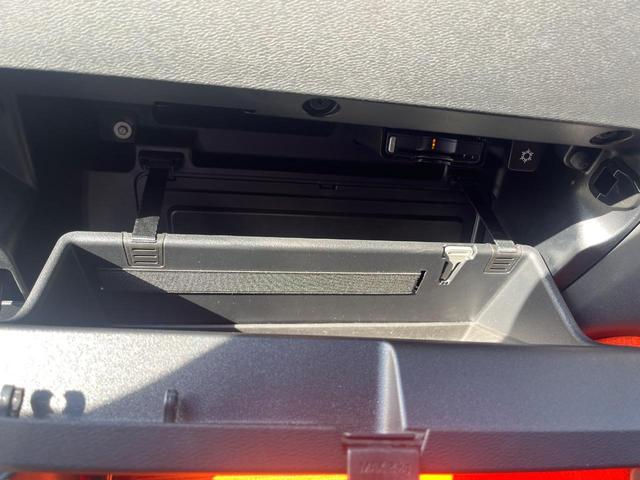 XC40 T4 AWD Rデザイン サンルーフ グレード専用シート インテリセーフ 衝突被害軽減ブレーキ シートヒーター パワーシート パワーバックドア LEDヘッドライト 360°ビューカメラ 禁煙車 レーダークルーズ(46枚目)