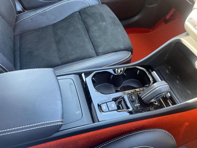 XC40 T4 AWD Rデザイン サンルーフ グレード専用シート インテリセーフ 衝突被害軽減ブレーキ シートヒーター パワーシート パワーバックドア LEDヘッドライト 360°ビューカメラ 禁煙車 レーダークルーズ(59枚目)