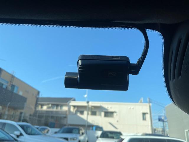 XC40 T4 AWD Rデザイン サンルーフ グレード専用シート インテリセーフ 衝突被害軽減ブレーキ シートヒーター パワーシート パワーバックドア LEDヘッドライト 360°ビューカメラ 禁煙車 レーダークルーズ(72枚目)