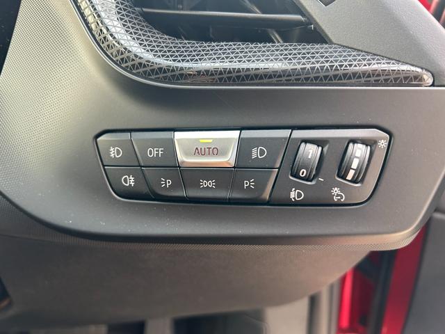 １シリーズ １１８ｄ　プレイ　電動シート／ヘッドアップディスプレイ／オートトランク／ワイヤレスチャージ／ＡＣＣ／バックカメラ／前後ＰＤＣ／後退アシスト／１７インチホイール／アンビエントライト／パーキングアシスト（57枚目）