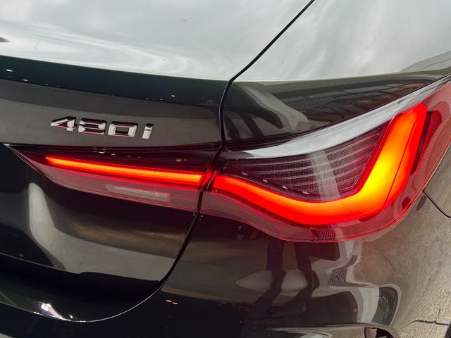 ４シリーズ ４２０ｉクーペ　Ｍスポーツ　認定中古車２年保証　ＬＥＤ　茶革　オプションカラー　１８ＡＷ　オートトランク　シートヒーター　バックカメラ　ＡＣＣ　パーキングアシスト　前後ＰＤＣ　アンビエントライト　１オーナー　車検整備付（18枚目）