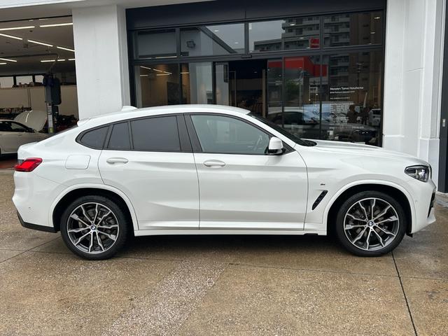 X4 xDrive 20d Mスポーツ 認定中古車 正規ディーラー 認定中古車保証 20インチアルミ 黒革電動スポーツシート 純正TV リアシートアジャスト ヘッドアップディスプレイ アンビエントライト 全方位障害物センサー 全方位カメラ(6枚目)