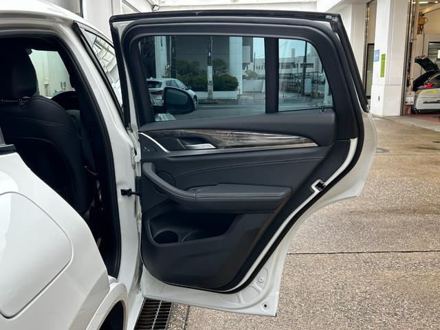 X4 xDrive 20d Mスポーツ 認定中古車 正規ディーラー 認定中古車保証 20インチアルミ 黒革電動スポーツシート 純正TV リアシートアジャスト ヘッドアップディスプレイ アンビエントライト 全方位障害物センサー 全方位カメラ(24枚目)