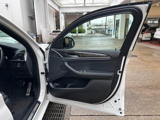 X4 xDrive 20d Mスポーツ 認定中古車 正規ディーラー 認定中古車保証 20インチアルミ 黒革電動スポーツシート 純正TV リアシートアジャスト ヘッドアップディスプレイ アンビエントライト 全方位障害物センサー 全方位カメラ(31枚目)
