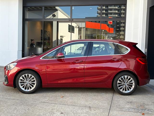 2シリーズ 218iアクティブツアラー ラグジュアリー 認定中古車 後期型 車検整備付 弊社下取り 1オーナー 17AW LEDライト オイスターレザー電動シート シートヒーター Bluetooth 前後ドラレコ アンビエントライト バックカメラ PDC(9枚目)