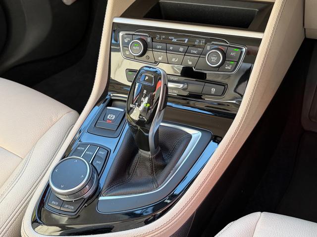 2シリーズ 218iアクティブツアラー ラグジュアリー 認定中古車 後期型 車検整備付 弊社下取り 1オーナー 17AW LEDライト オイスターレザー電動シート シートヒーター Bluetooth 前後ドラレコ アンビエントライト バックカメラ PDC(50枚目)