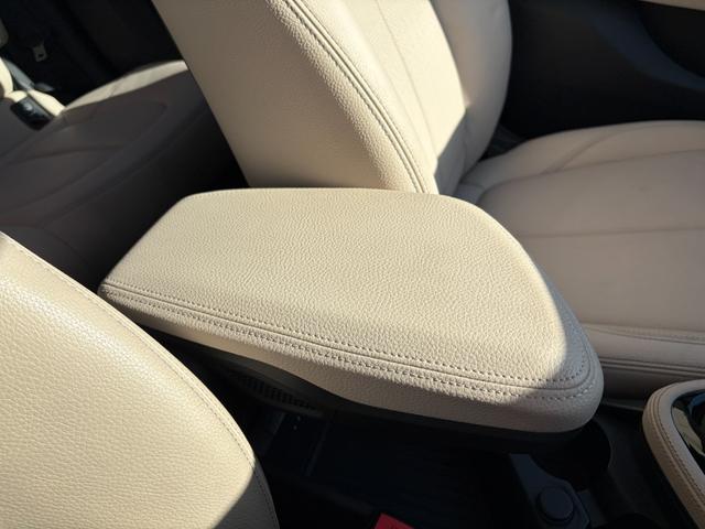 2シリーズ 218iアクティブツアラー ラグジュアリー 認定中古車 後期型 車検整備付 弊社下取り 1オーナー 17AW LEDライト オイスターレザー電動シート シートヒーター Bluetooth 前後ドラレコ アンビエントライト バックカメラ PDC(52枚目)