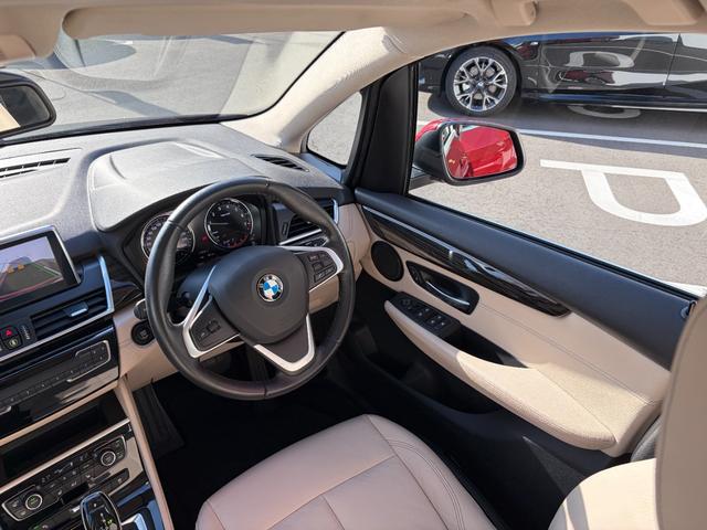 2シリーズ 218iアクティブツアラー ラグジュアリー 認定中古車 後期型 車検整備付 弊社下取り 1オーナー 17AW LEDライト オイスターレザー電動シート シートヒーター Bluetooth 前後ドラレコ アンビエントライト バックカメラ PDC(58枚目)