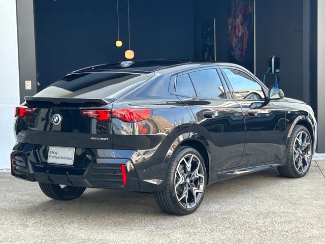 Ｘ２ ｘＤｒｉｖｅ　２０ｉ　Ｍスポーツハイラインパッケージ　認定中古車　オイスターレザーＰシート　パノラマサンルーフ　シートヒーターステリングヒーター　オートトランク　ＬＥＤ　トップビューカメラ　ｈａｒｍａｎｋａｒｄｏｎ　カーブドＤ　デモカー　禁煙　　２年保証（5枚目）