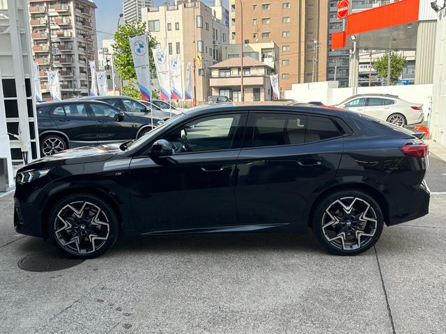 Ｘ２ ｘＤｒｉｖｅ　２０ｉ　Ｍスポーツハイラインパッケージ　認定中古車　オイスターレザーＰシート　パノラマサンルーフ　シートヒーターステリングヒーター　オートトランク　ＬＥＤ　トップビューカメラ　ｈａｒｍａｎｋａｒｄｏｎ　カーブドＤ　デモカー　禁煙　　２年保証（7枚目）